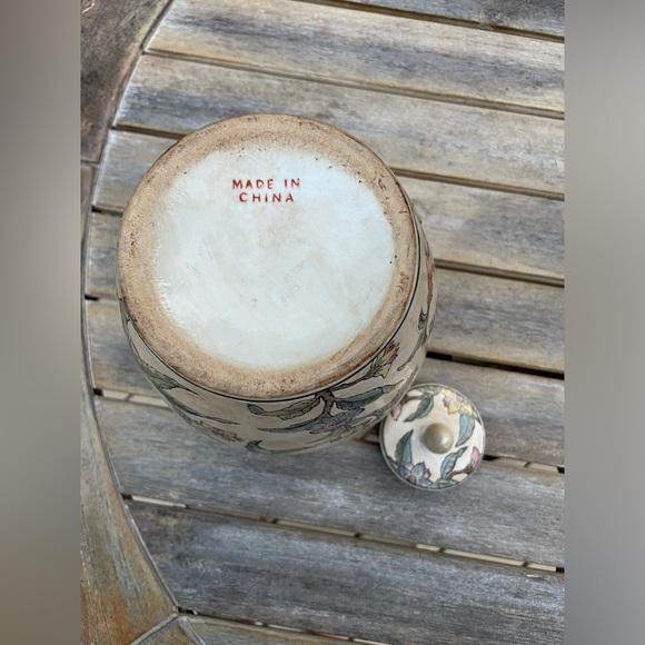 Vintage Chinese Ceramic Ginger Jar Vase Urn Hand Painted Floral Design with Lid - Picture 5 of 7